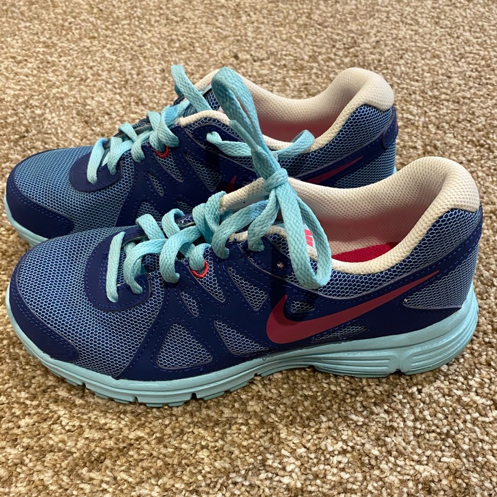 Nike revolution 2 sneakers